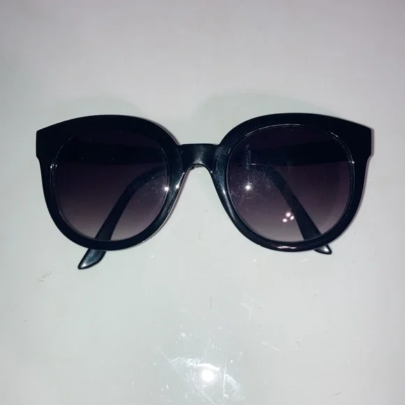 Assorted Fashion Trendy Sunglasses | 3 Pairs: Round, Cat Eye & Clubmaster Styles - Picture 4 of 7